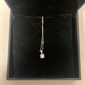 Brand new white gold necklace with 14 ct Diamond pendent from H. Samuel